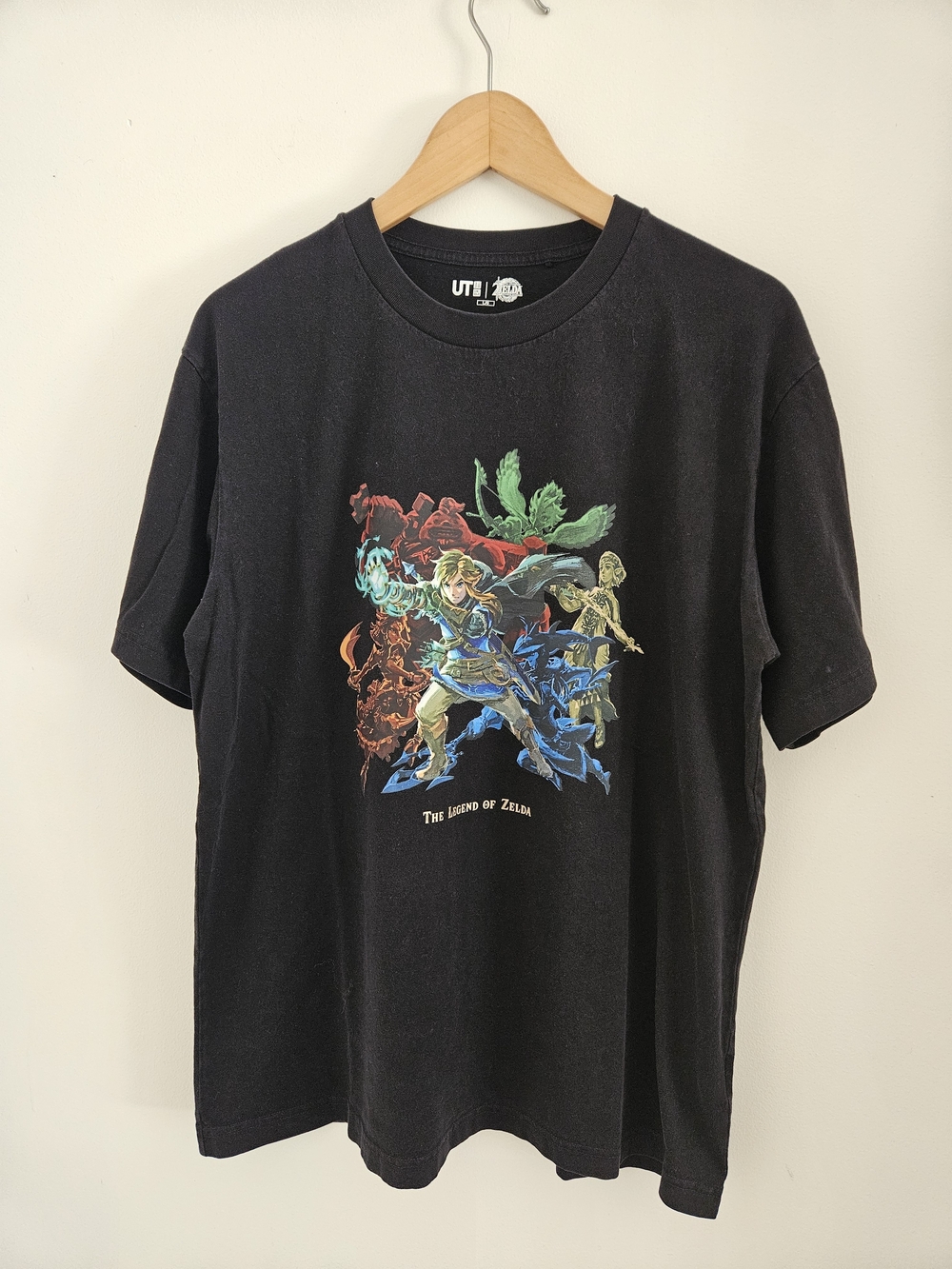 Uniqlo x The Legend of Zelda Shirt Mens Large Video Game